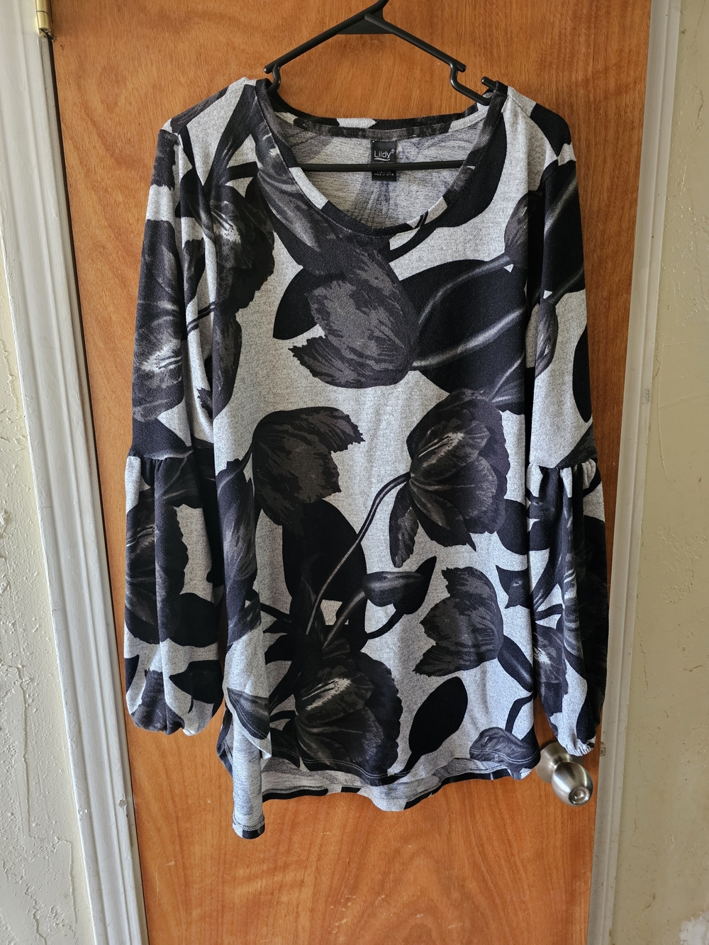 Lily Gray & Black Floral Long Sleeve Scoop Neck Top